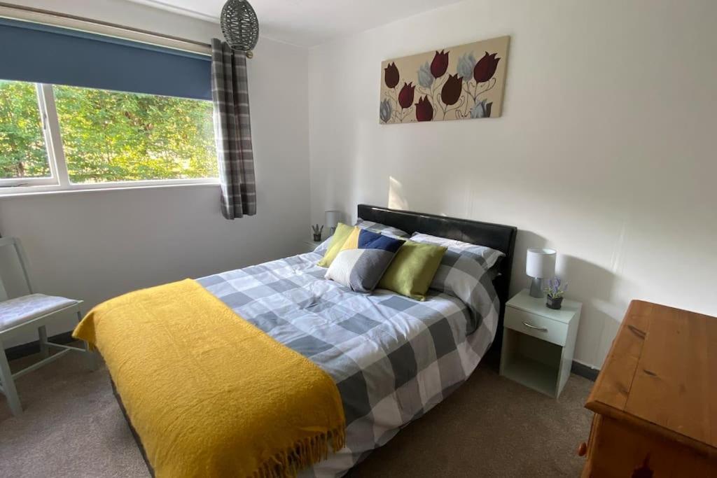 Cheerful 3 Bedroom Bungalow With Indoor Fire Place Gloucester Exterior foto
